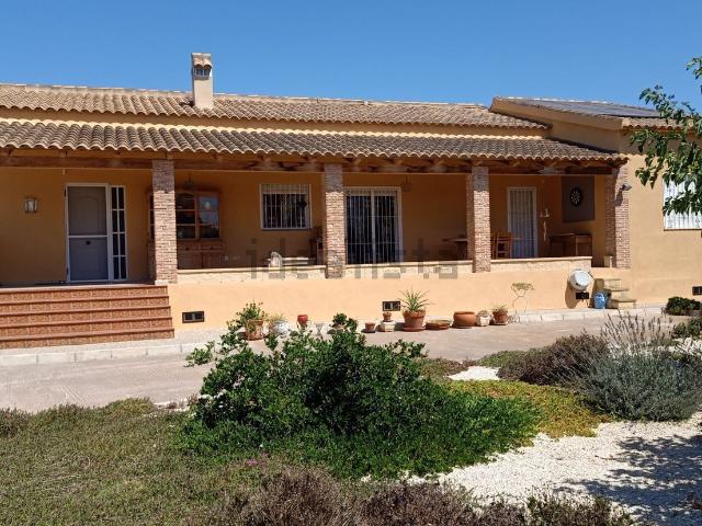 Chalet, Catral