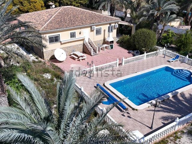 Chalet, Catral