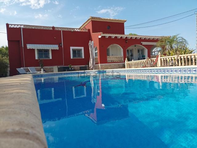 Chalet, Catral