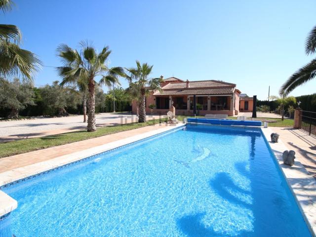 Chalet, Catral