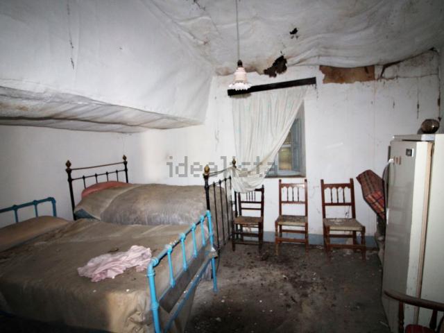 Chalet, Calañas