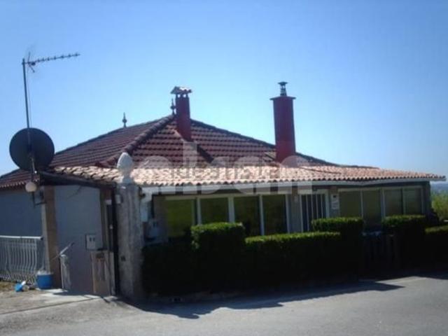 Chalet, Campo Lameiro