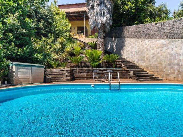 Chalet, Can Gonteres, Terrassa