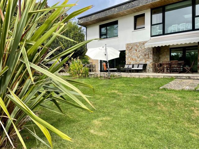 Chalet, Cangas