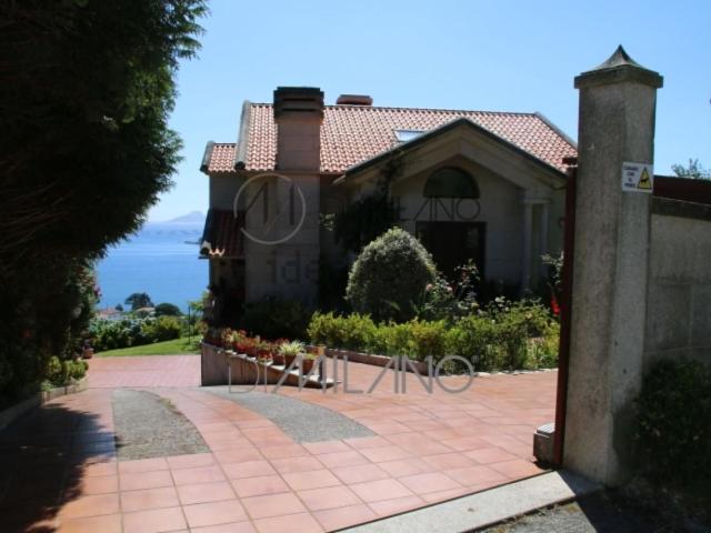 Chalet, Cangas