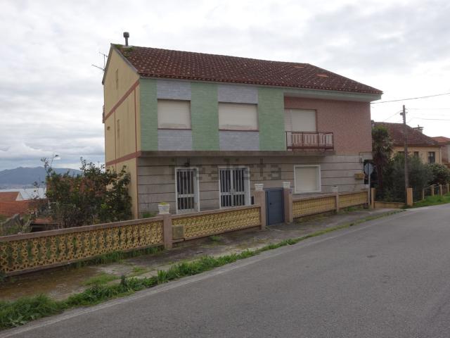 Chalet, Cangas