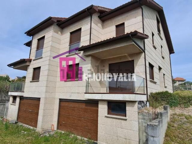 Chalet, Cangas
