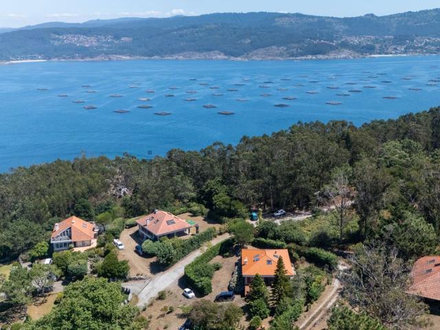 Chalet, Cangas