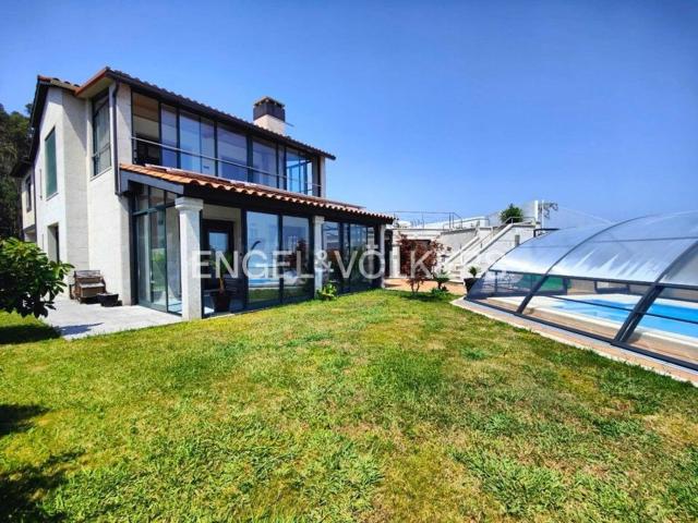 Chalet, Cangas
