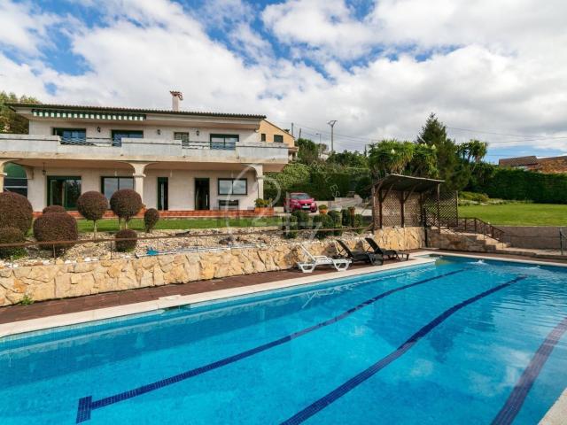 Chalet, Cangas