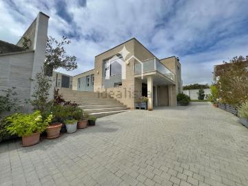 Chalet, Cangas