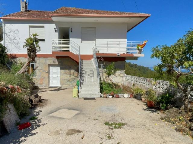 Chalet, Cangas