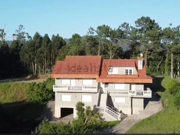 Chalet, Cangas