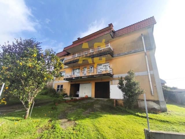 Chalet, Cangas