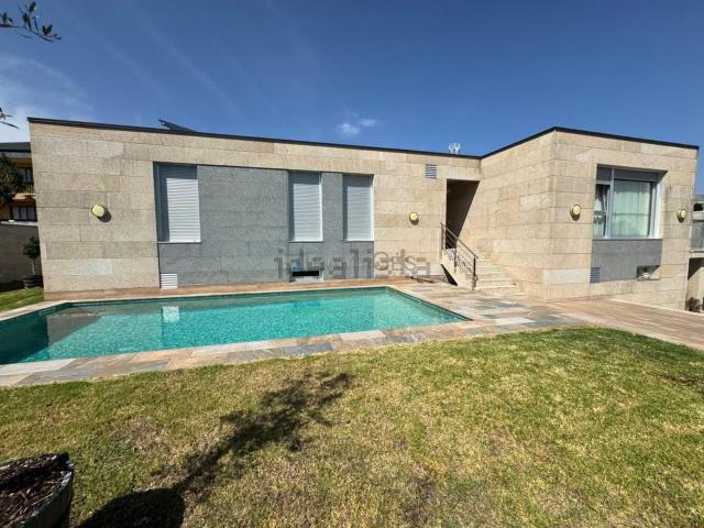 Chalet, Cangas