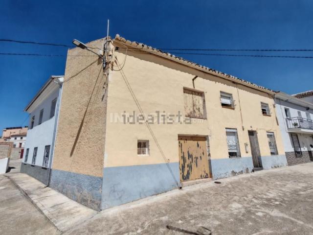 Chalet, Caniles