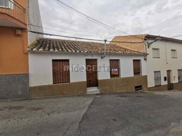 Chalet, Caniles