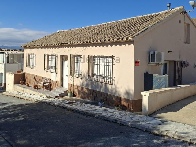 Chalet, Caniles