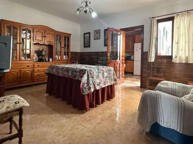 Chalet, Casariche