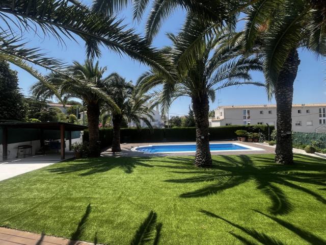 Chalet, Castell Platja d&apos Aro