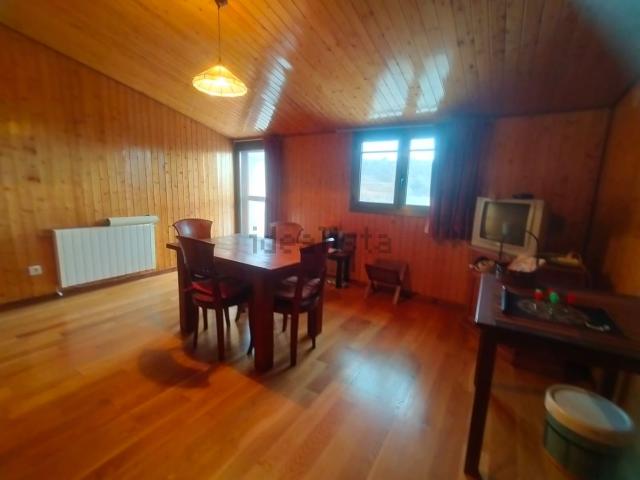Chalet, Castello de Farfanya