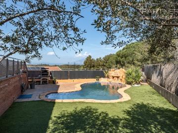Chalet, Castellbisbal