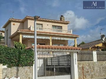 Chalet, Castellet i la Gornal