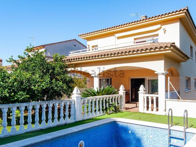 Chalet, Castellet i la Gornal