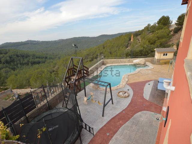 Chalet, Castellet i la Gornal