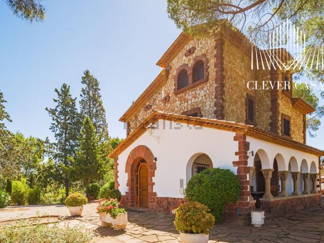 Chalet, Castellví de Rosanes