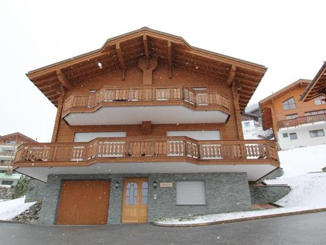 CHALET CH 03, exklusives 5.5 Zimmer Luxus Chalet in zentraler, sonniger Lage, direkt neben der Skipiste