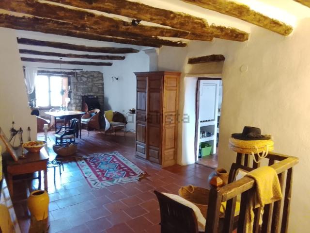 Chalet, Chert