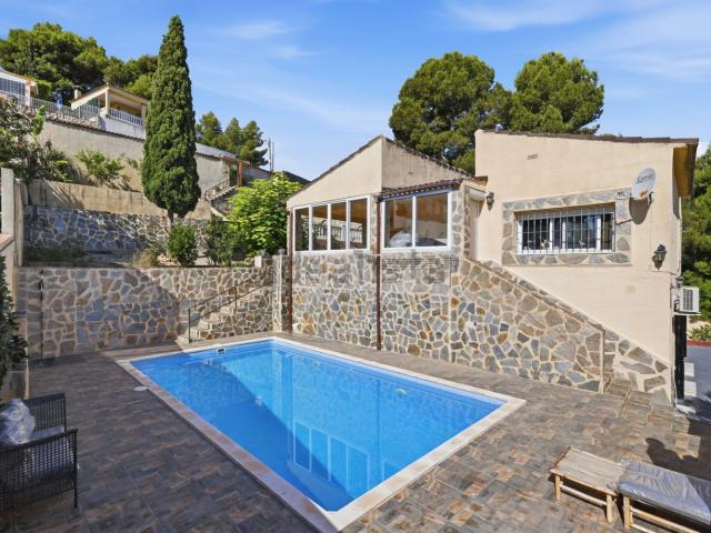 Chalet, Chiva