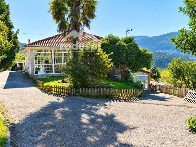 Chalet, Crecente