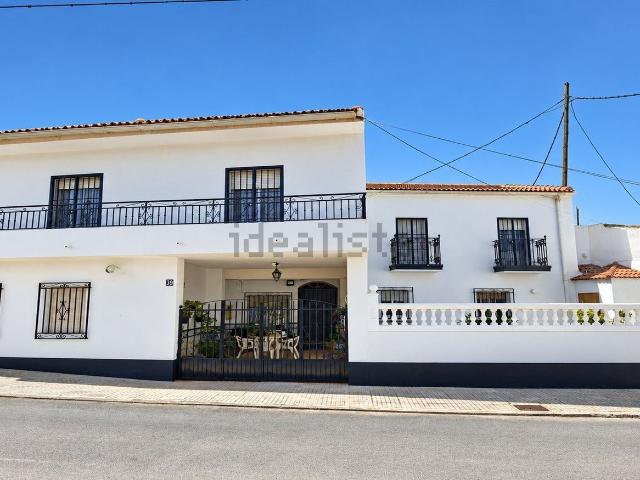 Chalet, Cuevas del Campo