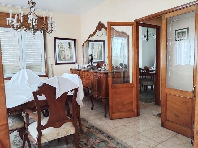 Chalet, A Estrada