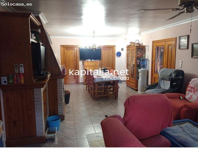 CHALET A LA VENTA EN BENILLUP, CON MAGNIFICAS VISTAS