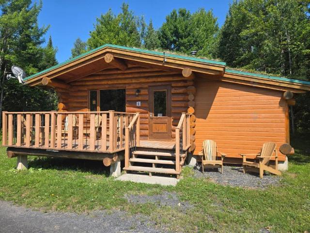 Chalet à Louer 1271B 5e Rang, Saint René 10 photos | Logis Québec
