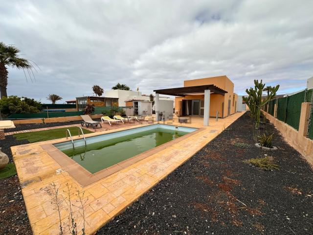 Chalet, Antigua