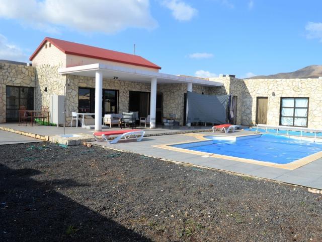 Chalet, Antigua