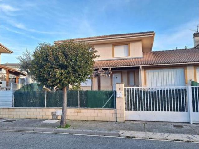 Chalet adosado Venta Villatuerta, Villatuerta