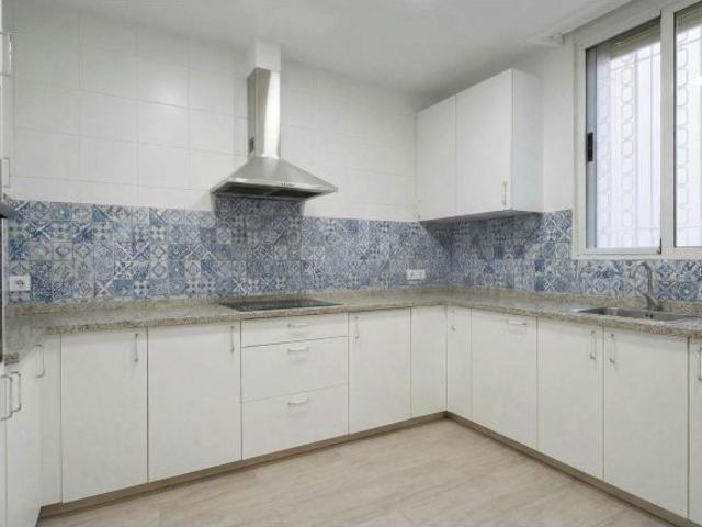 CHALET ADOSADO A LA VENTA EN ALDAIA ! GRAN TERRAZA, BALCÓN Y TRASTERO !