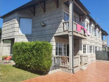 Villa en alquiler en Arousa - Jardín