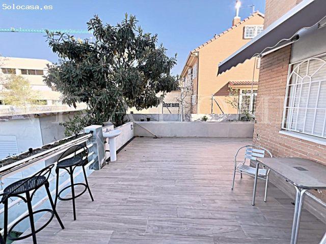 Chalet adosado con 7 habitaciones, 4 cuartos de baño, 2 cocinas y piscina
