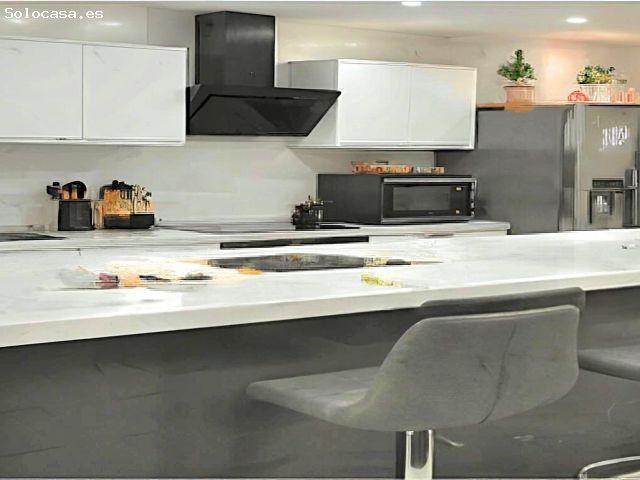 Chalet Adosado de 179 m2 para vivir con amplitud, patio, terraza y piscina propia