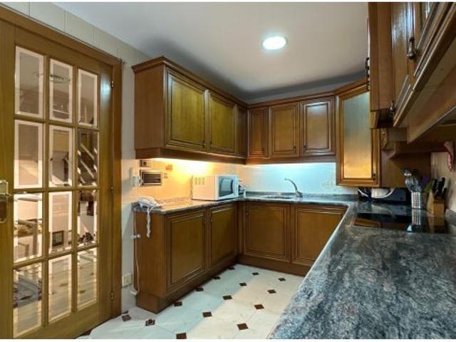 CHALET ADOSADO DE 240 M2 CON JARDÍN, ÁTICO DE 50 M2, GARAJE PARA 2 COCHES. SQUASH Y PISCINA