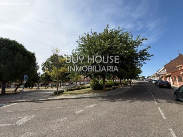 CHALET ADOSADO DE 260 M² CON BUHARDILLA DE 88 M² Y DOS PATIOS EN SESEÑA NUEVO