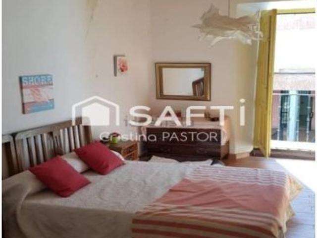 Chalet adosado de 3 plantas, con terraza y bodega