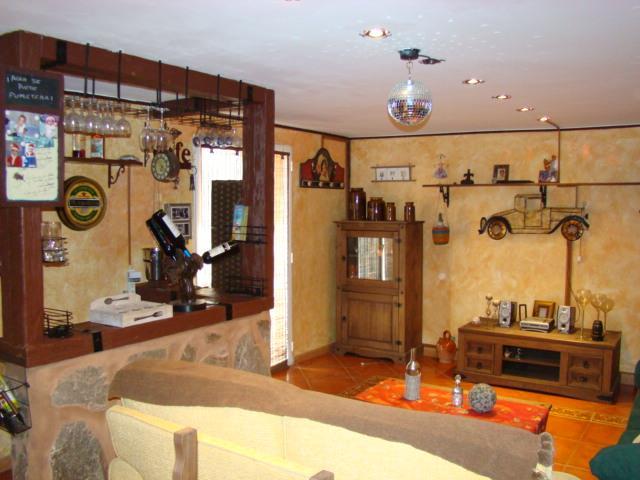 Chalet adosado de alquiler en Parque Coimbra, 3 dormitorios mas buhardilla, 3 baños completos, bodega, gran salón, semiamueblado, autobuses en la puerta, todos los servicios en la zona, PRECIOSO