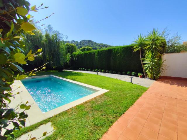 Chalet adosado en Urbanización Fuentes Claras